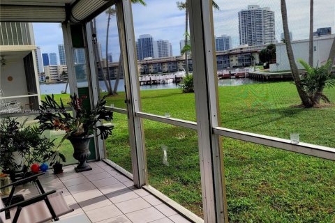 Copropriété à vendre à Aventura, Floride: 2 chambres, 100.61 m2 № 1983318 - photo 13