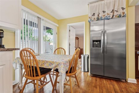 House in Saint Petersburg, Florida 3 bedrooms, 117.99 sq.m. № 1718766 - photo 9