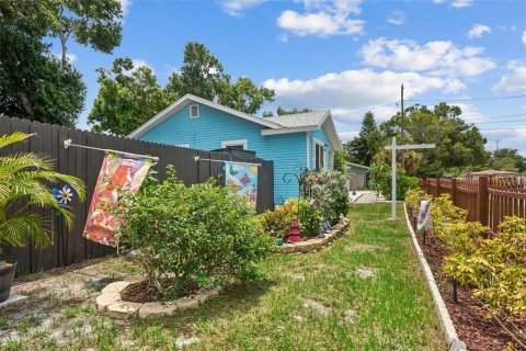 House in Saint Petersburg, Florida 3 bedrooms, 117.99 sq.m. № 1718766 - photo 23