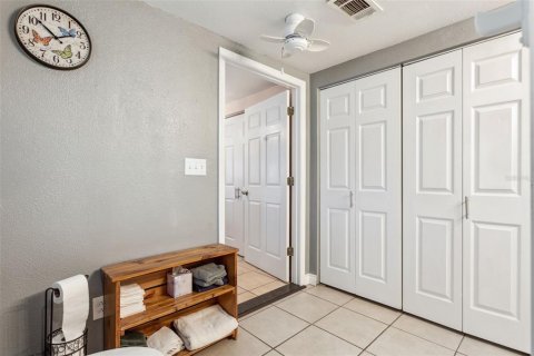 House in Saint Petersburg, Florida 3 bedrooms, 117.99 sq.m. № 1718766 - photo 18