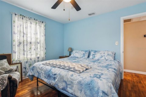 House in Saint Petersburg, Florida 3 bedrooms, 117.99 sq.m. № 1718766 - photo 10