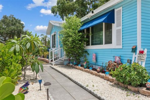 House in Saint Petersburg, Florida 3 bedrooms, 117.99 sq.m. № 1718766 - photo 25