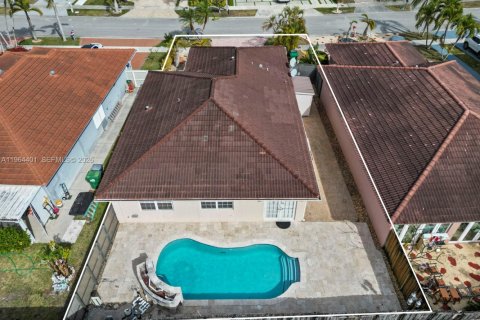 Дом в Майами, Флорида 3 спальни, 147.25м2 № 2027196