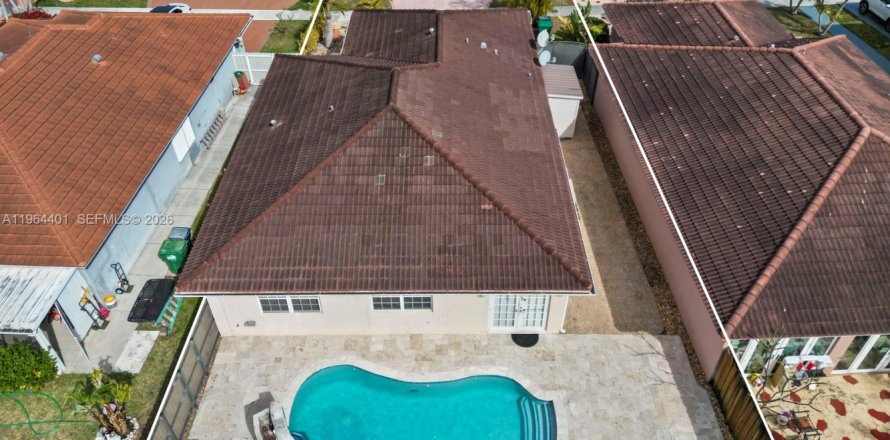 Дом в Майами, Флорида 3 спальни, 147.25м2 № 2027196