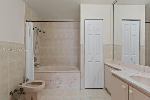 Купить виллу или дом в Майами, Флорида 3 спальни, 147.25м2, № 2027196 - фото 15