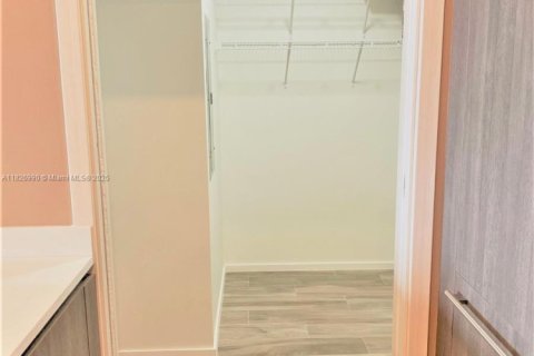 Condominio en alquiler en Miami, Florida, 2 dormitorios, 116.13 m2 № 1938445 - foto 9