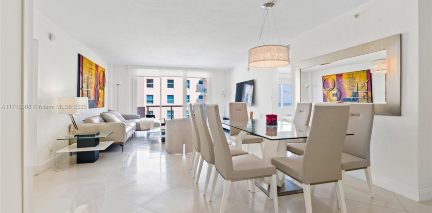 Condominio en Surfside, Florida, 2 dormitorios  № 1943107