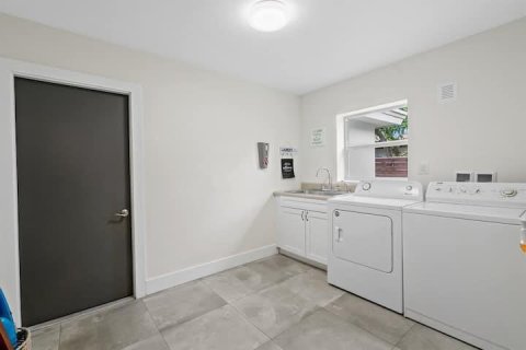 Casa en venta en Lauderdale-by-the-Sea, Florida, 4 dormitorios, 204.38 m2 № 2081520 - foto 14