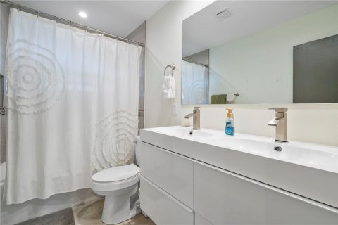 Casa en venta en Lauderdale-by-the-Sea, Florida, 4 dormitorios, 204.38 m2 № 2081520 - foto 12