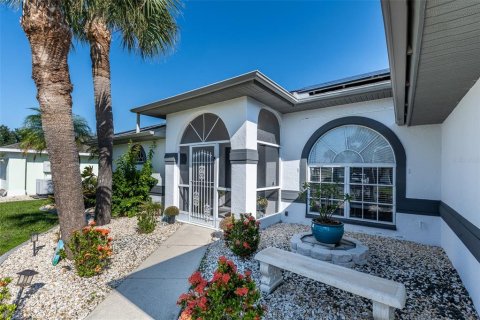 Villa ou maison à vendre à Punta Gorda, Floride: 3 chambres, 171.5 m2 № 2204034 - photo 3