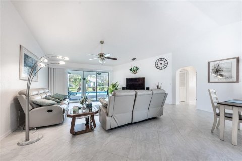 Villa ou maison à vendre à Punta Gorda, Floride: 3 chambres, 171.5 m2 № 2204034 - photo 4