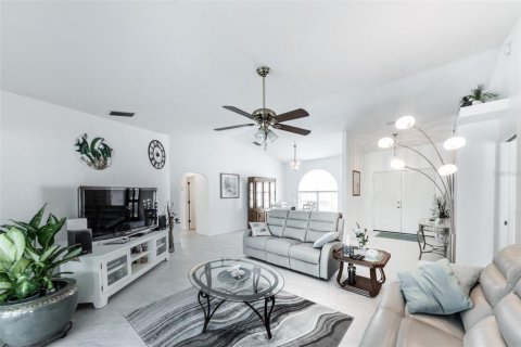 Villa ou maison à vendre à Punta Gorda, Floride: 3 chambres, 171.5 m2 № 2204034 - photo 12