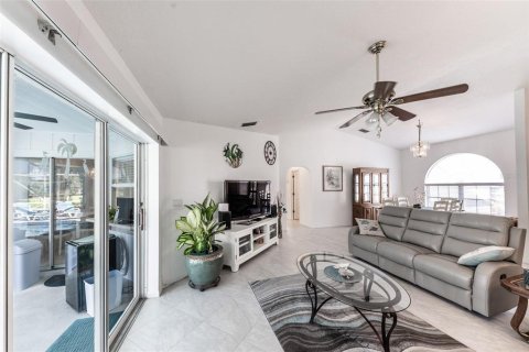 Villa ou maison à vendre à Punta Gorda, Floride: 3 chambres, 171.5 m2 № 2204034 - photo 11