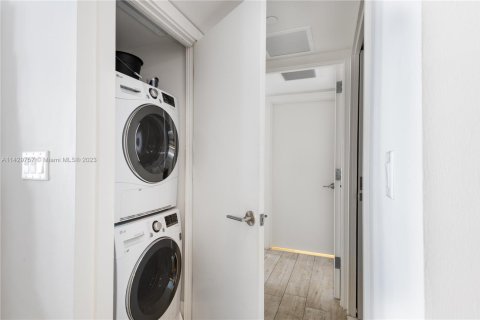 Снять в аренду кондоминиум в Майами-Бич, Флорида 1 спальня, 82.96м2, № 1959022 - фото 27