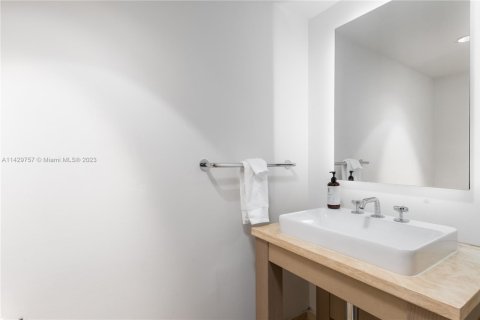 Снять в аренду кондоминиум в Майами-Бич, Флорида 1 спальня, 82.96м2, № 1959022 - фото 28