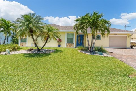House in Port Charlotte, Florida 3 bedrooms, 152.17 sq.m. № 2142963 - photo 2