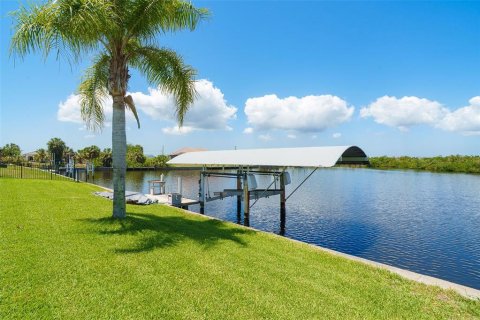 House in Port Charlotte, Florida 3 bedrooms, 152.17 sq.m. № 2142963 - photo 4