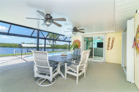 House in Port Charlotte, Florida 3 bedrooms, 152.17 sq.m. № 2142963 - photo 12