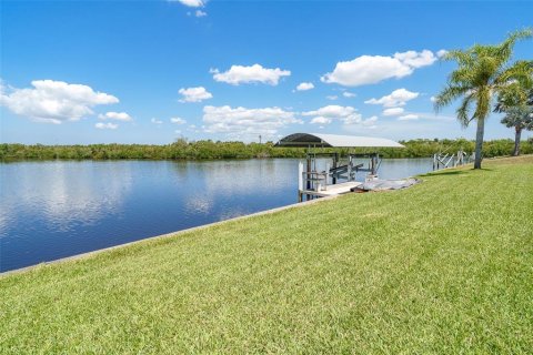 House in Port Charlotte, Florida 3 bedrooms, 152.17 sq.m. № 2142963 - photo 17