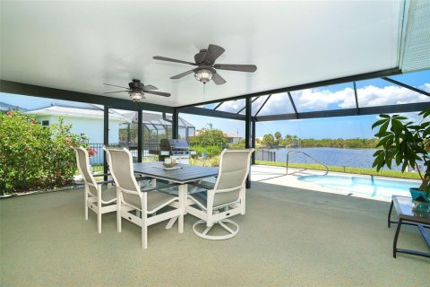 House in Port Charlotte, Florida 3 bedrooms, 152.17 sq.m. № 2142963 - photo 6