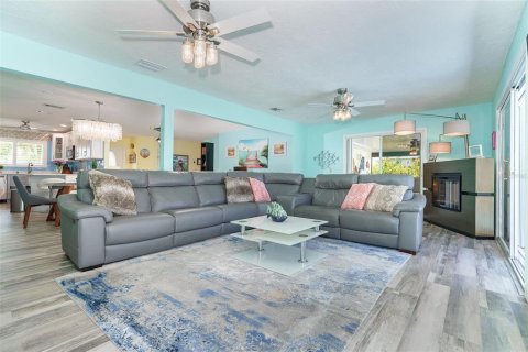 House in Port Charlotte, Florida 3 bedrooms, 152.17 sq.m. № 2142963 - photo 19