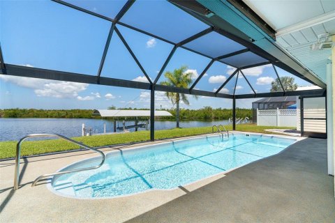 House in Port Charlotte, Florida 3 bedrooms, 152.17 sq.m. № 2142963 - photo 5