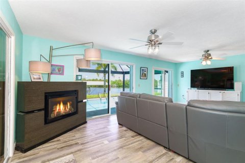 House in Port Charlotte, Florida 3 bedrooms, 152.17 sq.m. № 2142963 - photo 22