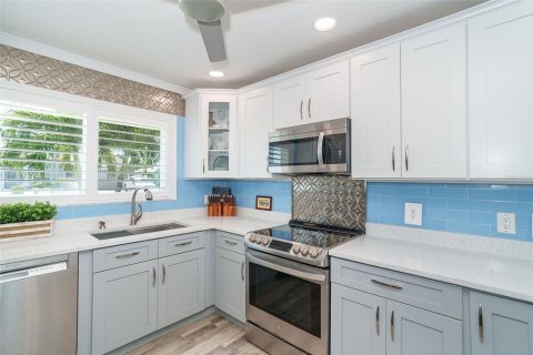 House in Port Charlotte, Florida 3 bedrooms, 152.17 sq.m. № 2142963 - photo 26