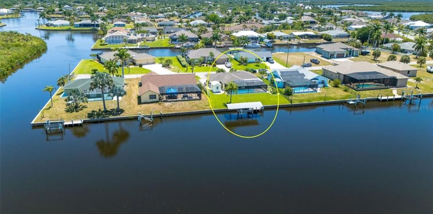 House in Port Charlotte, Florida 3 bedrooms, 152.17 sq.m. № 2142963