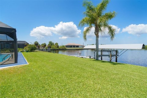 House in Port Charlotte, Florida 3 bedrooms, 152.17 sq.m. № 2142963 - photo 16