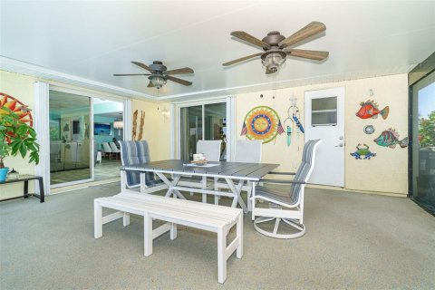 House in Port Charlotte, Florida 3 bedrooms, 152.17 sq.m. № 2142963 - photo 13