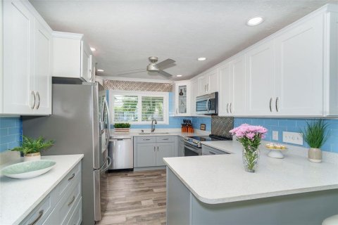 House in Port Charlotte, Florida 3 bedrooms, 152.17 sq.m. № 2142963 - photo 25
