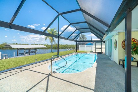 House in Port Charlotte, Florida 3 bedrooms, 152.17 sq.m. № 2142963 - photo 7