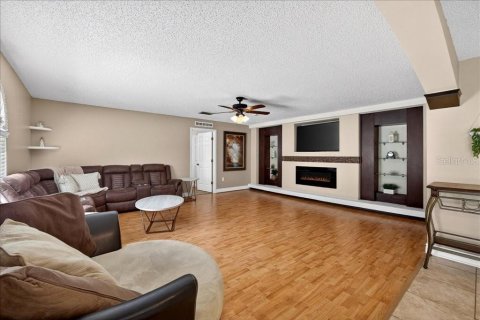 Casa en venta en Palm Coast, Florida, 6 dormitorios, 365.48 m2 № 2157417 - foto 3