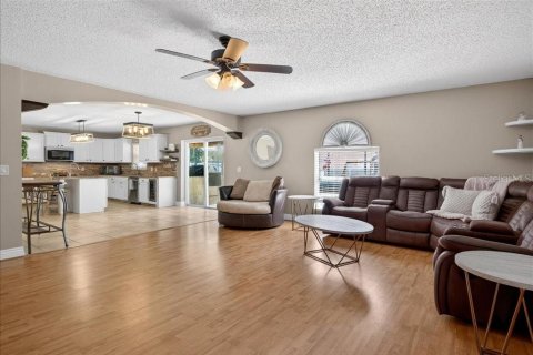 Casa en venta en Palm Coast, Florida, 6 dormitorios, 365.48 m2 № 2157417 - foto 18