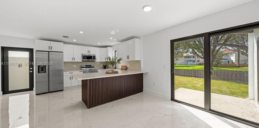 Дом в Майами, Флорида 3 спальни, 171.13м2 № 2051966