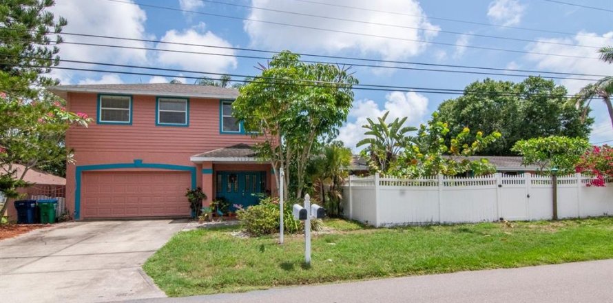 Villa ou maison à Seminole, Floride 4 chambres, 266.44 m2 № 2092057