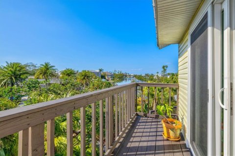 House in Holmes Beach, Florida 3 bedrooms, 159.33 sq.m. № 1630815 - photo 21