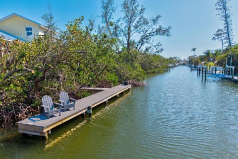 House in Holmes Beach, Florida 3 bedrooms, 159.33 sq.m. № 1630815 - photo 27