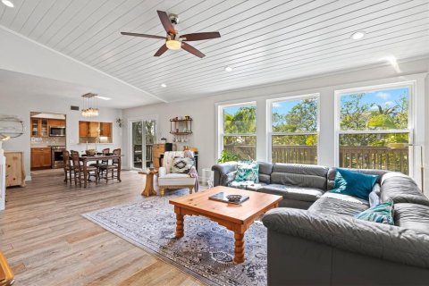 House in Holmes Beach, Florida 3 bedrooms, 159.33 sq.m. № 1630815 - photo 4