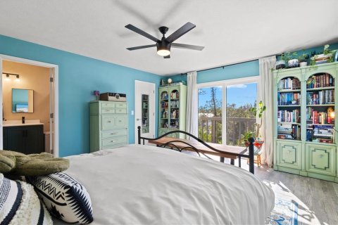 House in Holmes Beach, Florida 3 bedrooms, 159.33 sq.m. № 1630815 - photo 16