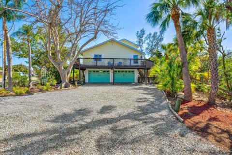 House in Holmes Beach, Florida 3 bedrooms, 159.33 sq.m. № 1630815 - photo 24