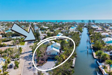 House in Holmes Beach, Florida 3 bedrooms, 159.33 sq.m. № 1630815 - photo 1