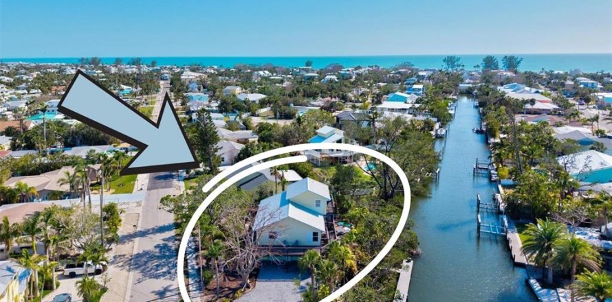 House in Holmes Beach, Florida 3 bedrooms, 159.33 sq.m. № 1630815