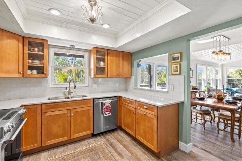 House in Holmes Beach, Florida 3 bedrooms, 159.33 sq.m. № 1630815 - photo 13