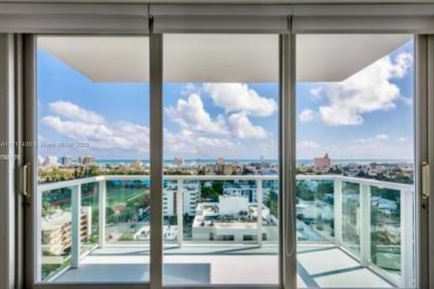 Condominio en Miami Beach, Florida, 1 dormitorio  № 2035645