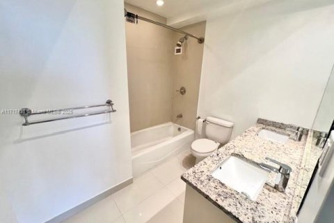 Condominio en venta en Miami Beach, Florida, 1 dormitorio, 79.15 m2 № 2035645 - foto 13