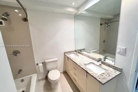 Condominio en venta en Miami Beach, Florida, 1 dormitorio, 79.15 m2 № 2035645 - foto 15