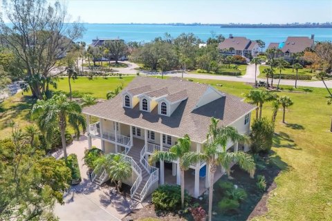 House in Bradenton, Florida 3 bedrooms, 269.79 sq.m. № 2267522