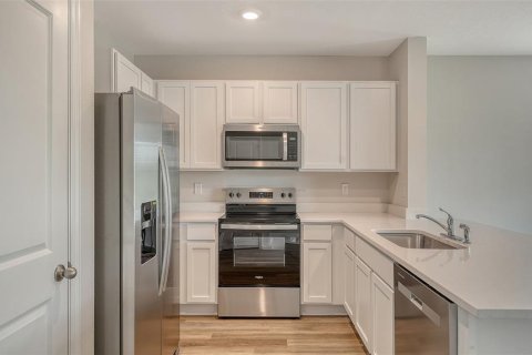 Townhouse in Bradenton, Florida 3 bedrooms, 136.01 sq.m. № 1915261 - photo 9
